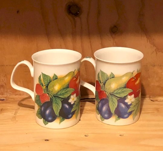 Tasses en porcelaine Roy Kirkham