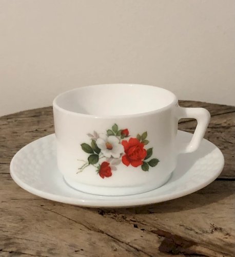 Tasses et soucoupes Arcopal rétro vintage