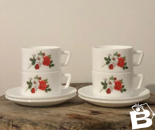 Tasses et soucoupes Arcopal rétro vintage