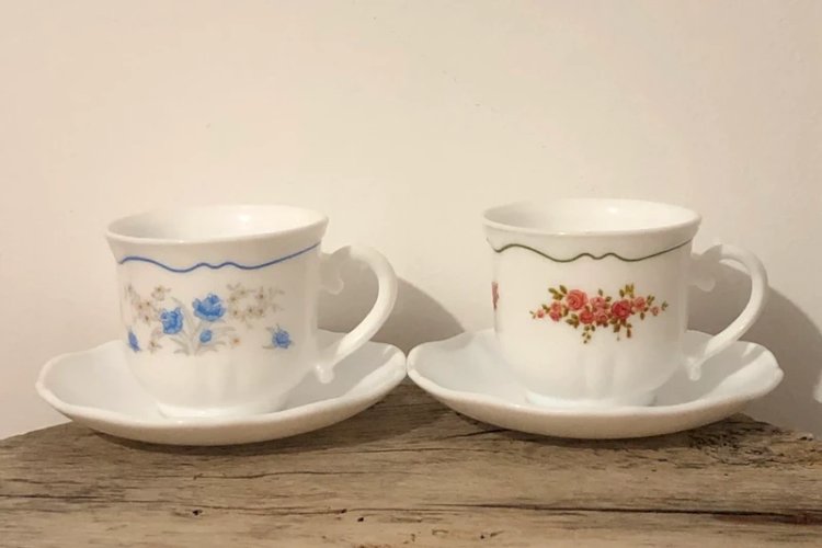 Tasses et soucoupes Arcopal rétro vintage