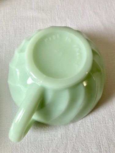 Tasses et soucoupes en verre pressé moulé, années 1950