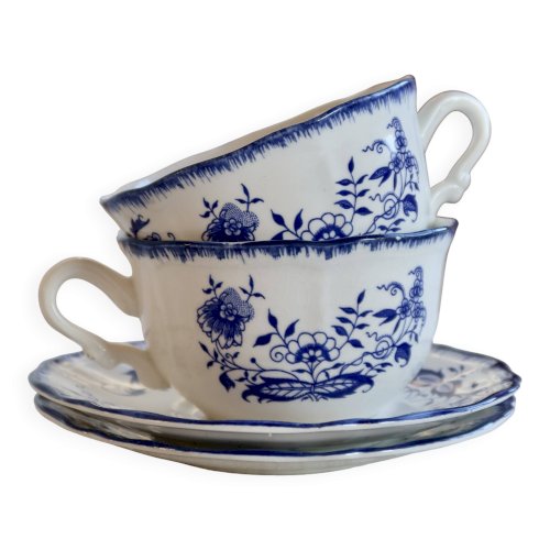 Tasses et sous-tasses anciennes Lancaster en faïence blanche à décor bleu