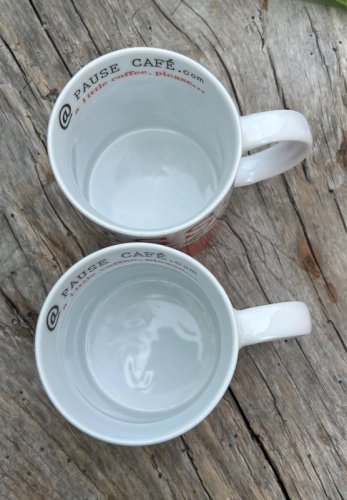Tasses Maisons du Monde rouges et blanches