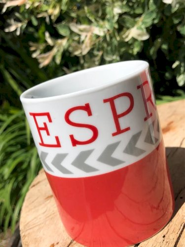 Tasses My expresso Maisons du Monde rouges et blanches