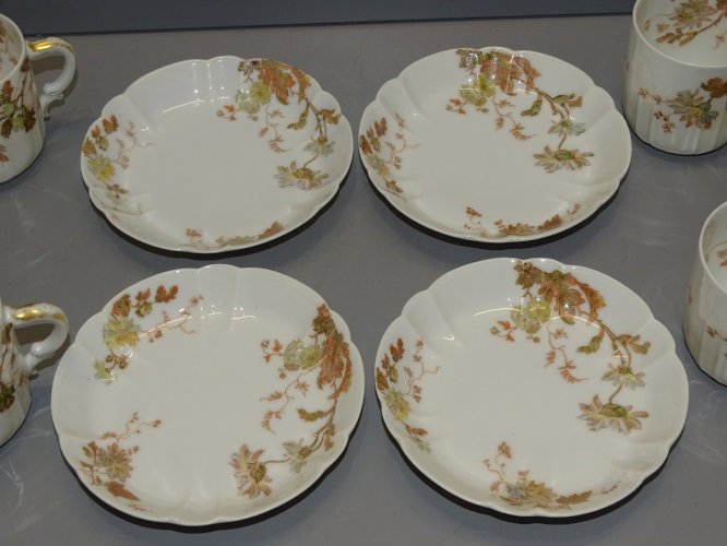 -TASSES & SOUS TASSES PORCELAINE HAVILAND  & Cie LIMOGES COLLECTION VITRINE  D