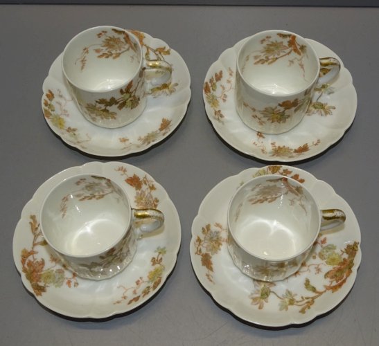 -TASSES & SOUS TASSES PORCELAINE HAVILAND  & Cie LIMOGES COLLECTION VITRINE  D