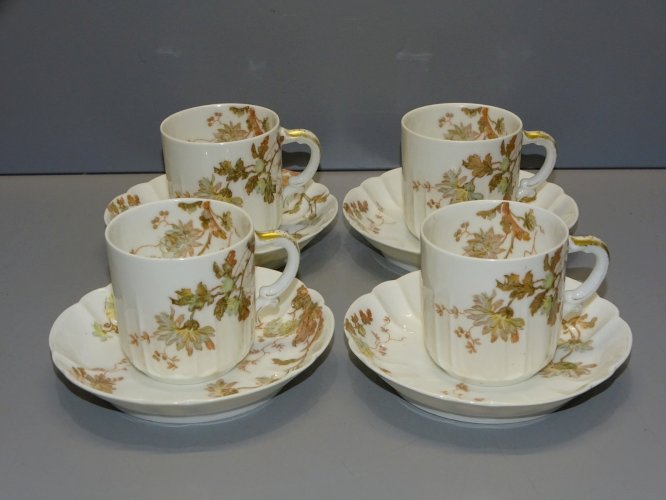 -TASSES & SOUS TASSES PORCELAINE HAVILAND  & Cie LIMOGES COLLECTION VITRINE  D