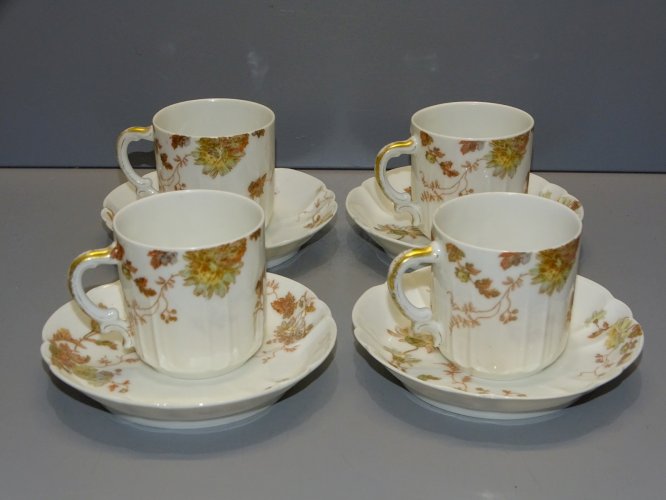 -TASSES & SOUS TASSES PORCELAINE HAVILAND  & Cie LIMOGES COLLECTION VITRINE  D