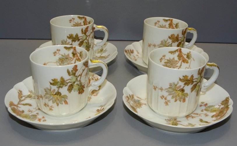 -TASSES & SOUS TASSES PORCELAINE HAVILAND  & Cie LIMOGES COLLECTION VITRINE  D