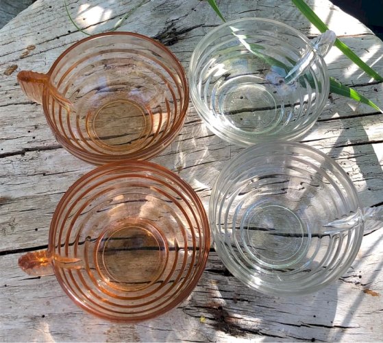 Tasses vintage en verre