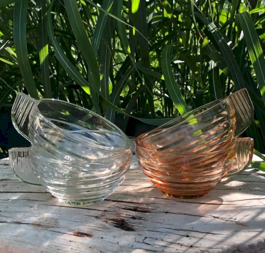 Tasses vintage en verre