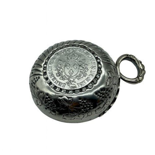 Tastevin royal en argent massif  écu “aux branches d’olivier” Louis XVI (1779)