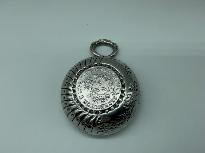 Tastevin royal en argent massif  écu “aux branches d’olivier” Louis XVI (1779)