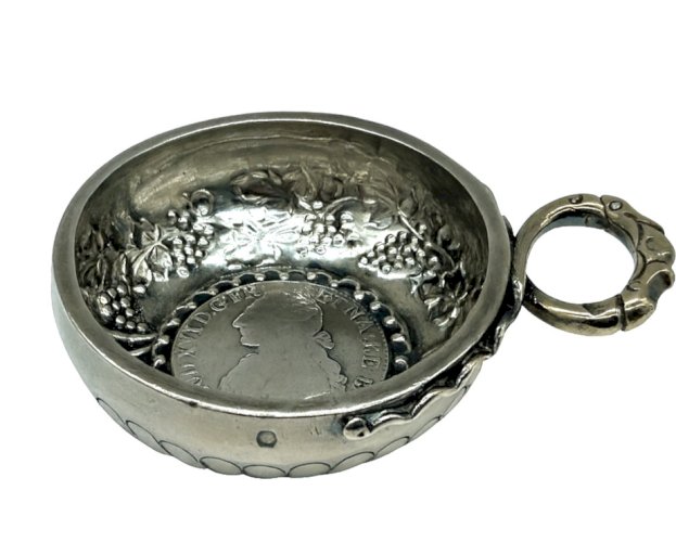 Tastevin royal en argent massif  écu “aux branches d’olivier” Louis XVI (1779)