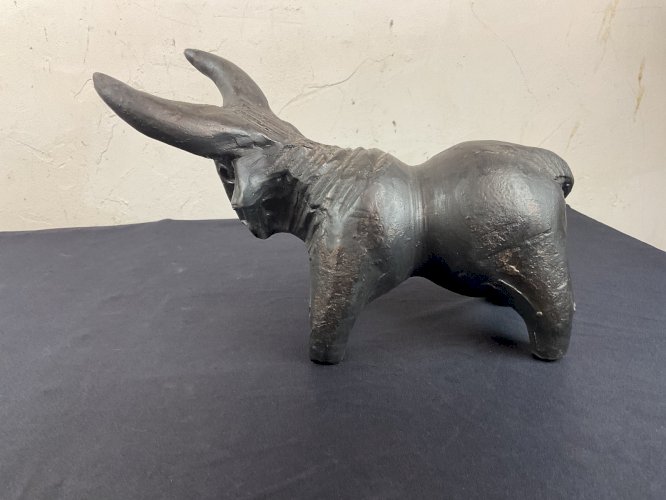 Taureau de Pouchain Dominique, sculpture en céramique