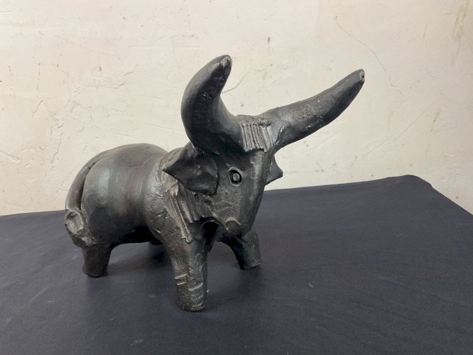 Taureau de Pouchain Dominique, sculpture en céramique