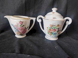 TBE Lot / 1940/50 1 crémier /1 sucrier porcelaine décor de roses