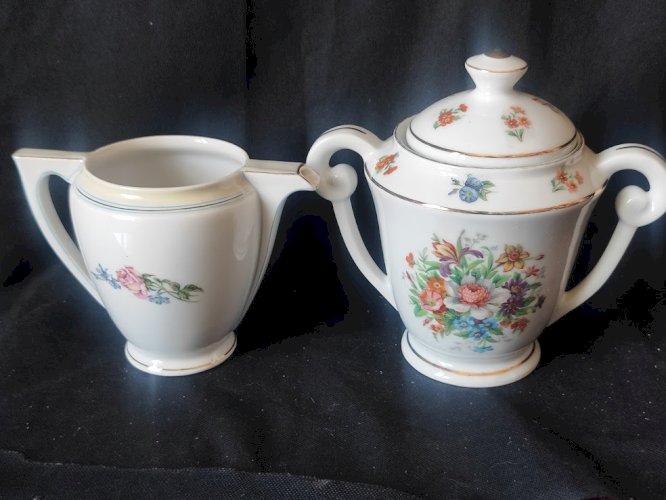 TBE Lot / 1940/50 1 crémier /1 sucrier porcelaine décor de roses