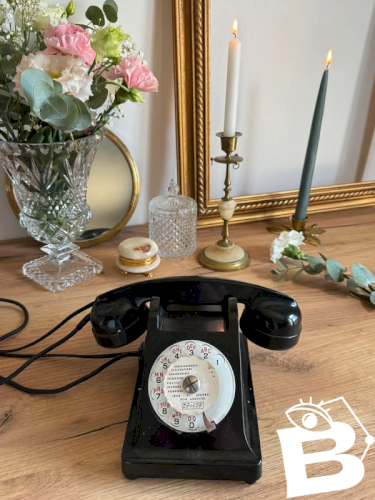 Téléphone noir Bakélite ancien