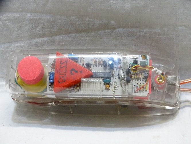 -TELEPHONE VINTAGE BOITIER TRANSPARENT GUESS des années 1980/90  COLLECTION    D