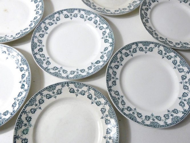 Terre de fer 8 assiettes plates Art Déco modèle NORMAND