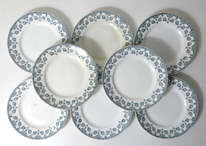 Terre de fer 8 assiettes plates Art Déco modèle NORMAND