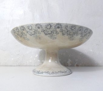 Old iron land plate on foot compote DIEPPE Boulenger Choisy le Roi