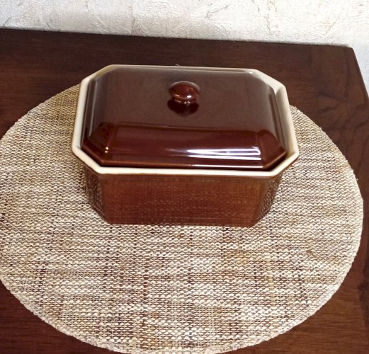 Terrine en grès Émile Henry marron – Années 1980 – Made in France – Excellent état – Pièce rare et collectible