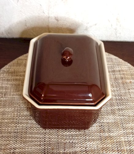 Terrine en grès Émile Henry marron – Années 1980 – Made in France – Excellent état – Pièce rare et collectible