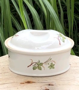 Terrine ovale blanche motifs lierres