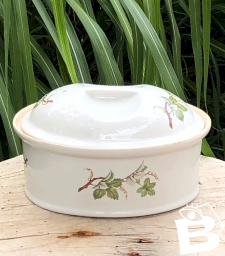 Terrine ovale blanche motifs lierres