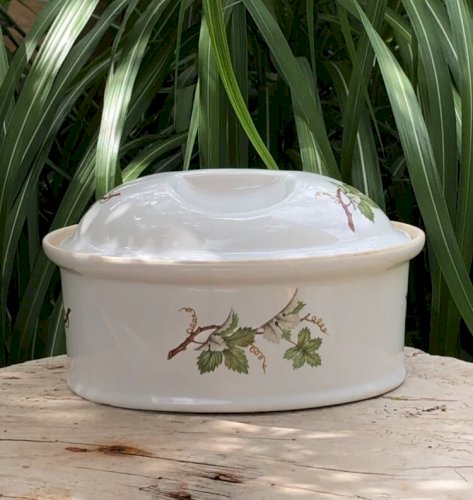 Terrine ovale blanche motifs lierres
