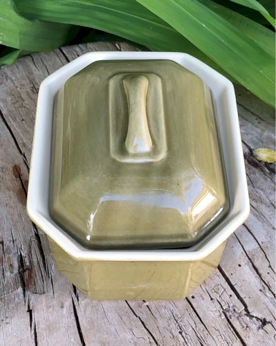 Terrine verte kaki en céramique