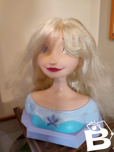 Tête a coiffer Disney Elsa reine des neiges en bon état