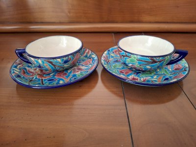 Face-to-face, set of 2 coffee cups and saucers in Longwy enamel.