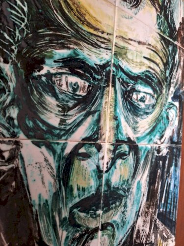 « Tête de diable » par Solange Latteur, tableau ancien en céramique encadrée