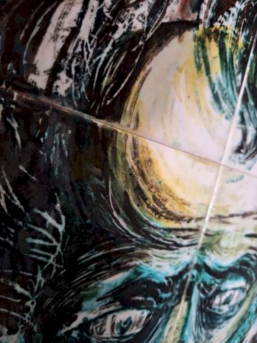 « Tête de diable » par Solange Latteur, tableau ancien en céramique encadrée