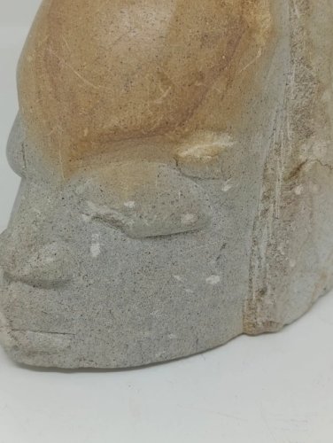 Tête en pierre taille sculpter dorigine africaine en bon état