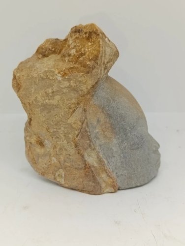 Tête en pierre taille sculpter dorigine africaine en bon état