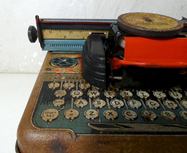 The Mettype – machine à écrire jouet Mettoy UK tôle lithographiée