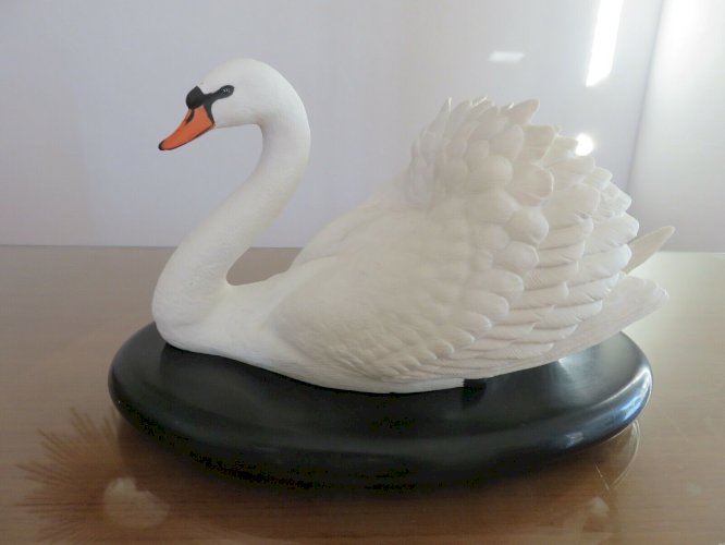 THE ROYAL SWAN PAR RONALD VAN RUYCKEVELT POUR THE FRANKLIN MINT 1986 PORCELAINE