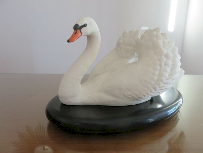 THE ROYAL SWAN PAR RONALD VAN RUYCKEVELT POUR THE FRANKLIN MINT 1986 PORCELAINE