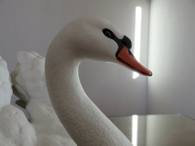 THE ROYAL SWAN PAR RONALD VAN RUYCKEVELT POUR THE FRANKLIN MINT 1986 PORCELAINE