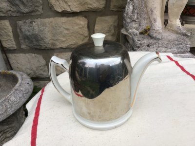 théière ancienne en céramique avec calorifuge.  Dlg salam