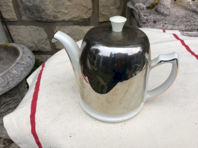 théière ancienne en céramique avec calorifuge.  Dlg salam