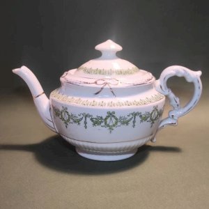 Antique porcelain teapot, English spirit.