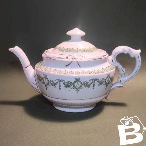 Théière ancienne en porcelaine, esprit Anglais