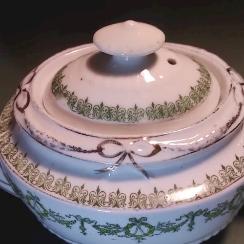 Théière ancienne en porcelaine, esprit Anglais