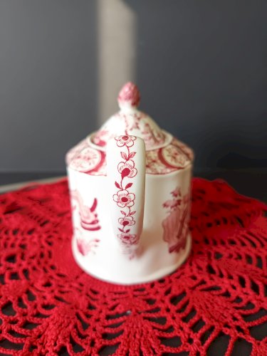 Théière ancienne Furnivals Limited « Old Chelsea » rouge – transferware chinoiserie – Angleterre 1915 – Rd No 647812