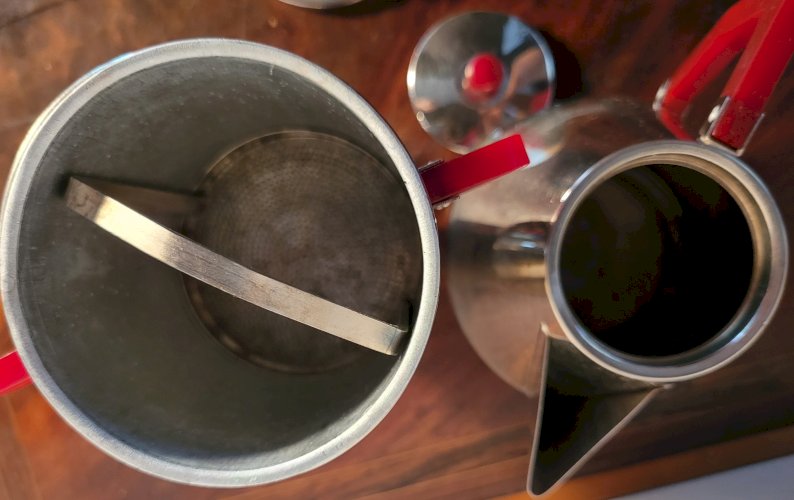 Théière Art Déco avec infuseur Vébé inox & bakélite probablement 1920's 1930's